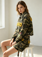 Ensemble 2 pièces camouflage pour femme : veste courte et short cargo, avec effet éclaboussures de peinture graffiti, patch lettre effet serviette, clouté et strass, style streetwear