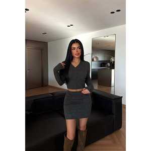 Ensemble jupe en tricot anthracite avec imprimé brodé, style décontracté automne, décoration - Product Image 3