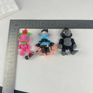 Statue di Scimpanzé e Bambola Rosa Stampate in 3D in Stile Moderno di Metà Secolo per Laurea e Pasqua, Made in China - Product Image 2