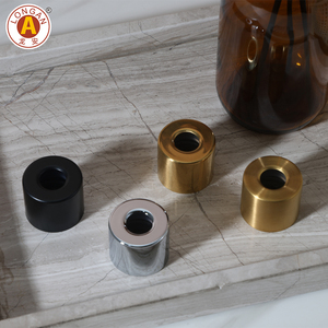 Diffuseur <span class=keywords><strong>de</strong></span> <span class=keywords><strong>parfum</strong></span> personnalisé en or mat et argent, avec bouchon à vis en métal inoxydable à ouverture supérieure et insert en plastique - Product Image 1