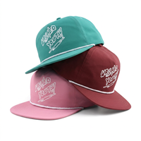 Vente en gros casquettes Snapback imperméables en nylon 5 panneaux de haute qualité impression personnalisée logo non structuré chapeau Snapback plat avec corde