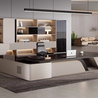 Nouveau mobilier de bureau élégant, table informatique convertible créative à finition brillante, bureau de direction esthétique