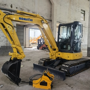 Excavadora Komatsu PC55 de 5,5 toneladas usada, excavadora sobre orugas Komatsu PC55MR con hoja topadora, miniexcavadora de bajo precio a la venta - Product Image 4