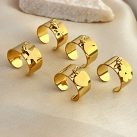 Europäischer amerikanischer Edelstahl 18 Karat vergoldeter, klobiger, breiter Ring mit Charms Star Moon Heart Anhänger verstellbarer Damen schmuck