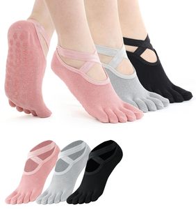 Chaussettes invisibles à cinq doigts CZFIT pour femmes, en coton tricoté, antidérapantes, absorbant les chocs, pour le yoga, le fitness en intérieur et le Pilates - Product Image 1