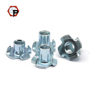 Écrous en T DIN1624 M4 M5 M6 <span class=keywords><strong>M8</strong></span> M10 en acier au carbone avec griffes, écrous à quatre griffes zingués pour meubles, écrous d'insertion pour bois - Product Image 1