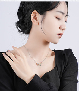 สร้อยคอจี้รูปลูกศรเงินแท้ S925 ประดับดาวเพทาย ชุบโรเดียม พร้อมสร้อยแบบกล่อง ดีไซน์มินิมอล เหมาะสำหรับทุกเพศ ใส่ได้ทุกวัน - Product Image 5