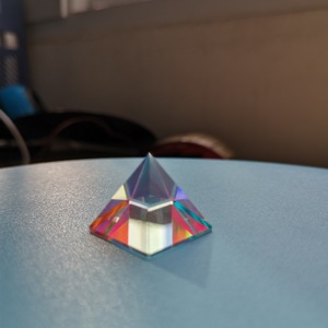 Prisma Piramidale in Vetro Ottico da 20mm, Strumenti Fotografici, Regalo per Bambini - Product Image 3