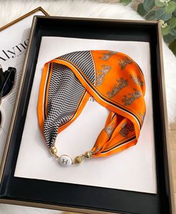 Sciarpa Premium in Raso con Chiusura Magnetica, Motivo Floreale Vintage, Nastro per Collo, Decorazione per Abiti Moderni da Donna e Manico per Borsa - Product Image 6