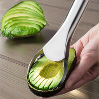 3-in-1 Handmatige Keukenhulpje van RVS: Avocado Snijder, Mes, Multifunctionele Fruit Snijder, Schiller en Ontpitter