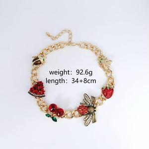 Squisita <span class=keywords><strong>Collana</strong></span> <span class=keywords><strong>con</strong></span> Ciondolo a Forma di Insetto e Frutta in Stile Retrò, <span class=keywords><strong>con</strong></span> Catena Placcata in Oro 18k, Set di Gioielli per Donne - Product Image 4