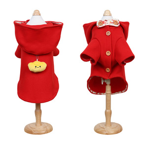 Manteau en laine rouge festif, doublé de polaire, épais et chaud, avec ornements en lingots d'or, idéal pour chats et chiens pendant le Nouvel An chinois. - Product Image 4