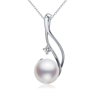 Ciondolo in oro bianco con perla e diamante, gioiello classico da donna per l'uso quotidiano - Product Image 1