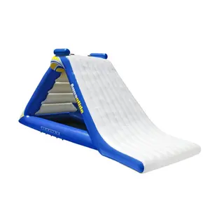 Peralatan taman air Floating mendaki menara Slide tiup air 0.9mm Pvc mendaki Bouncer Slides