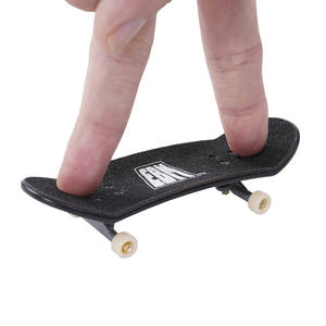 <span class=keywords><strong>Mini</strong></span> skateboard en bois et en métal Fingerboard 32mm <span class=keywords><strong>Skate</strong></span> Truck Finger Skateboard pour enfants Options de couleurs personnalisables - Product Image 3
