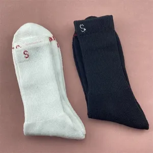 Vente en gros ODM Chaussettes jetables antidérapantes pour hommes 4 paires blanches 100% coton et acétate - Product Image 6
