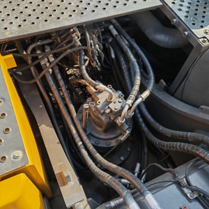 Excavatrice hydraulique sur chenilles Volvo EC240 d'occasion à vendre Machine puissante avec moteur central et composants de pompe - Product Image 5