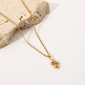 Delicados Colgantes Minimalistas de Serpiente, Collares de Acero Inoxidable Chapados en Oro con Cristales, Accesorios para Mujer, Joyería Animal - Product Image 2