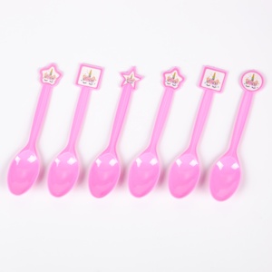 Vaisselle Jetable de Fête à Motif de Dessin Animé 90 Pièces, Fournitures de Fête à la <span class=keywords><strong>Licorne</strong></span>, Décorations de Fête d'<span class=keywords><strong>Anniversaire</strong></span> pour Enfants, Vente en Gros - Product Image 4