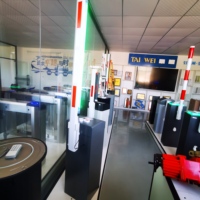 Barrière à flèche multi-barres TWA6DC-23 CE ISO 9001 Anti-escalade Haute sécurité Métal IP44 pour parking, barrière de véhicule résidentielle