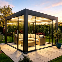 Pergola bioclimatique autoportante avec verre coulissant intégral et éclairage LED pour jardin arrière de villa et patio