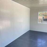 Maison conteneur préfabriquée moderne à prix abordable, très demandée, avec clôtures, confortable, à toit triangulaire