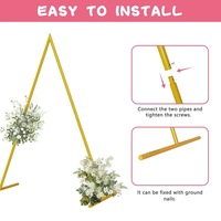 Arche de mariage triangulaire dorée de 8,5 pieds, support robuste en fer pour toile de fond, cadre portable écologique et réglable pour cérémonies et fêtes