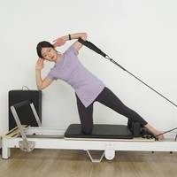 Lit d'entraînement de Pilates pliable et réglable en aluminium durable avec bienfaits pour la santé MJD-W40