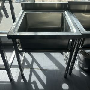 Victory Kitchen Commercial Catering Equipment Fregaderos simples y dobles de acero inoxidable para hoteles y restaurantes - Product Image 2