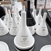 Testeur de parfum et d'huiles essentielles en céramique blanche et noire en forme de cloche, flacon entonnoir pour affichage olfactif