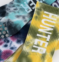 Chaussettes mi-mollet pour femmes avec design antidérapant en silicone pour le yoga, chaussettes de sport teintes OEM, personnalisation disponible
