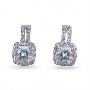 Orecchini Tiffany & Co. con Diamanti Taglio Cushion Colore D in Oro Bianco Certificati GIA Gioielli da Matrimonio Stile Classico da Donna - Product Image 1