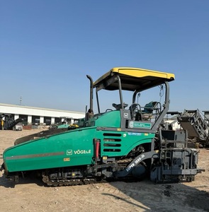 آلة رصف الأسفلت فوجل 1800-2 مستعملة عالية الكفاءة بمحرك بيركنز وسخان كهربائي وشريط تسوية - Product Image 3