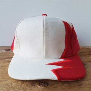 Casquette Snapback 6 Panneaux Bicolore Blanc et Rouge Unisexe Style Urbain Chapeau Décontracté Adulte Vente en Gros Usine Vietnamienne - Product Image 2
