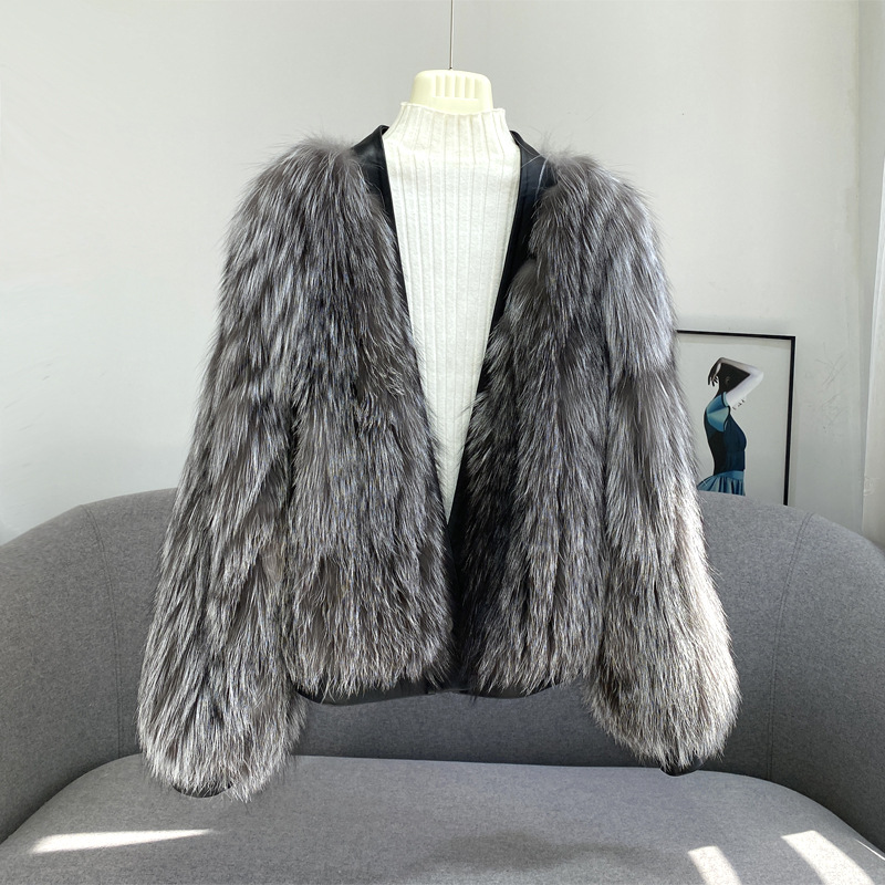 Models Show Latest Design Short Deep V-Neck Collar Silver Fox Fur Coat Long Sleeve Single Button Fur Coats For Ladies