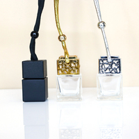 Bouteille de diffuseur de roseau en verre vide carré de 8ml pour voiture Conteneur de parfum de voiture déodorant suspendu avec bouchon Logo personnalisé