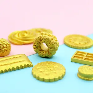 Vente en gros de biscuits dorés, cabochon à dos plat en résine de grande taille pour décoration de gâteaux, jouets de cuisine pour enfants