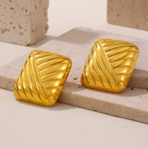 ต่างหูสตั๊ดทรงสี่เหลี่ยมหนา ดีไซน์เรขาคณิต ทำจากทองสแตนเลส ขายส่งสำหรับผู้หญิง - Product Image 3