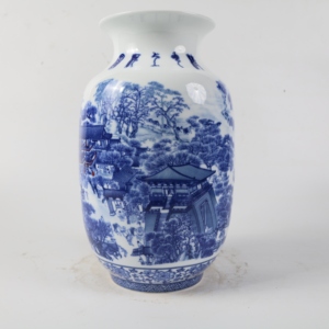Vaso con Scena Antica Blu e Bianca, Motivo di Pittura Tradizionale Cinese, Ottimo per Esposizione o Regalo - Product Image 4