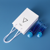 Sacs cadeaux en papier blanc avec logo personnalisé et poignées torsadées, sacs de shopping de luxe recyclables pour le commerce de détail et les cosmétiques, OEM ODM