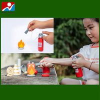 Jouets en bois, outils de lutte contre l'incendie, extincteurs, hydrants, cornes, lampes de poche, sifflets, modèles de feux de camp pour jeux de rôle