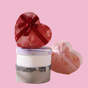 Màu tím đỏ hồng hình trái tim cao cấp bọc UV Hộp quà tặng sang trọng Logo tùy chỉnh ủng hộ đám cưới bao bì bảng màu xám bọt biển - Product Image 2