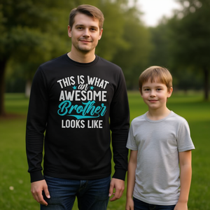 Camiseta de manga larga con estampado de "Así es como se ve un hermano genial" - Product Image 3