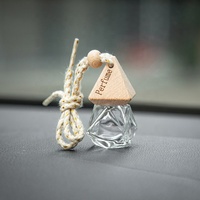 Désodorisant liquide suspendu intelligent de style cool de 8ml du fabricant chinois Parfum de parfum Placement de pare-brise de voiture