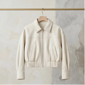 <span class=keywords><strong>Giacca</strong></span> in <span class=keywords><strong>Pelle</strong></span> Morbida di Agnello a Grana Fine per Donna, Colore Crema <span class=keywords><strong>Beige</strong></span>, Colletto a Camicia, Chiusura Frontale con Zip, Stile Casual e Comodo - Product Image 2