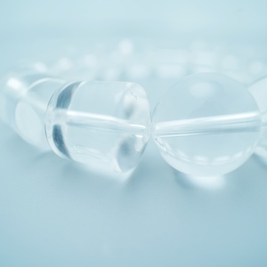 Bracelet en cristal de quartz blanc naturel, perles rondes, bracelet élastique pour la chance et l'énergie positive - Product Image 2