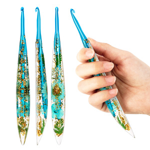 Crochets à fil imprimé avec pointes colorées en résine, en matériau résineux pour le tricot de pulls - Product Image 2