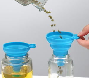 Kitchen <b>Tools</b> Foldable and Retractable Funnel Plastic Funnel Oil Pouring Kettle Household <b>Silicone</b> Funnel - Product Image 3