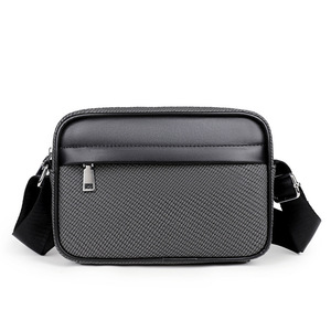Sac bandoulière vintage de luxe pour homme en cuir PU durable avec poche avant zippée pour usage quotidien - Product Image 1