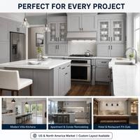 Meubles de cuisine modernes en U avec moulures, armoires en MDF personnalisables avec plan de travail en quartz blanc pour villa